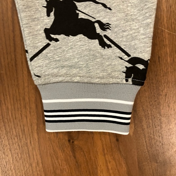 NEW! BURBERRY Boy's Sidney Equestrian Knight Printed Sweatpants - Picture 5 of 11